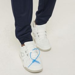 Niebieskie oddychające szorty biegowe Cleveland. Niebieskie szorty damskie Legea, bez wzorów, z poliesteru, sportowe. Za 84.00 zł.