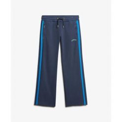Damskie spodnie dresowe Superdry Essential Logo Straight. Niebieskie spodnie sportowe damskie Superdry., z dresówki. Za 332.10 zł.