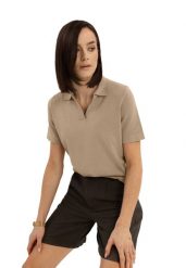 Bluzka z dekoltem w kształcie litery V TM-JUNA. Topy sportowe damskie Volcano, uniwersalny, bez wzorów, z dzianiny, bez ramiączek. Za 119.99 zł.