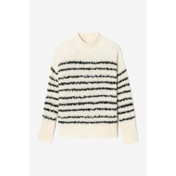 Damski sweter z długim rękawem Le Temps des cerises August. Białe swetry klasyczne damskie Le Temps des Cerises, na zimę, bez kołnierzyka. Za 382.50 zł.