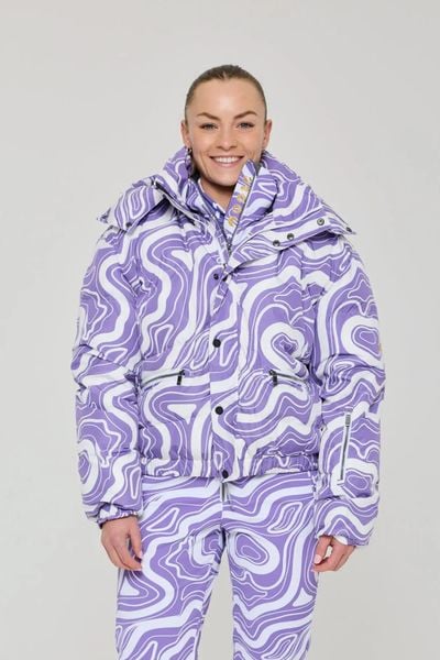 Elegancka kurtka puchowa – fioletowy wir. Fioletowe kurtki damskie OOSC, s, bez wzorów, z materiału. Za 1,592.99 zł.