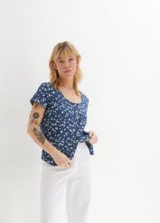 Bluzka dżinsowa z bawełny organicznej. Niebieskie bluzki damskie bonprix, bez wzorów, z bawełny, bez kołnierzyka, bez ramiączek. Za 64.99 zł.