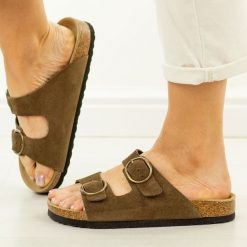 D. Brązowe skórzane klapki damskie Filippo Dk7061/26. Brązowe klapki damskie Filippo, bez wzorów, z jeansu, bez obcasa. Za 159.00 zł.