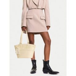 Torebka LOVE MOSCHINO. Białe torebki klasyczne damskie Love Moschino, bez wzorów, bez dodatków. Za 417.99 zł.