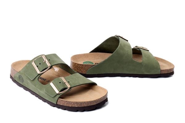 DR. BRINKMANN 700696-07 grun, klapki damskie. Zielone klapki damskie Dr. Brinkmann, bez wzorów, ze skóry, bez obcasa. Za 249.90 zł.