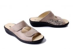 DR. BRINKMANN 700727-08 taupe, klapki damskie. Brązowe klapki damskie Dr. Brinkmann, bez wzorów, ze skóry, bez obcasa. Za 349.90 zł.
