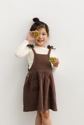 MINI sukienka z lnem oraz kieszonką w kolorze CACAO SHAKE - MIRABELL-92-98 (2-3). Brązowe sukienki dziewczęce Marsala, na lato, bez wzorów, z bawełny, eleganckie, bez ramiączek. W wyprzedaży za 80.96 zł.