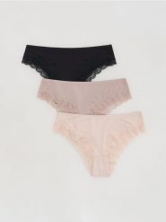 Majtki szorty z koronką 3 pack - czarny. Czarne szorty damskie Reserved, bez wzorów, z dzianiny. Za 59.99 zł.