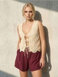 Luźne szorty z wiskozą - fioletowy. Fioletowe szorty damskie Sinsay, bez wzorów, z wiskozy. Za 29.99 zł.