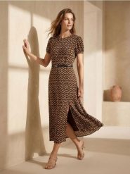 Sukienka midi z paskiem w kwiaty - wielobarwny. Sukienki damskie Sinsay, l, bez wzorów, bez kołnierzyka, bez ramiączek, midi. Za 59.99 zł.