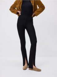 Spodnie bootcut z przeszyciem - czarny. Czarne spodnie materiałowe damskie Reserved, bez wzorów, z dzianiny. W wyprzedaży za 79.99 zł.