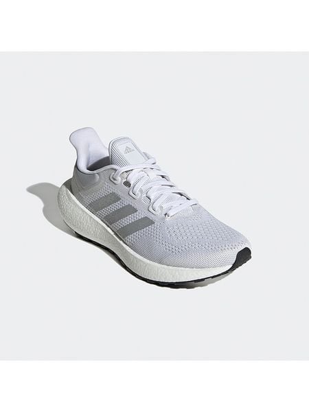 Adidas Buty "Pureboost 22" w kolorze białym do biegania rozmiar: 40. Białe obuwie trekkingowe damskie Adidas. Za 241.63 zł.