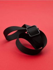 Pasek - czarny. Czarne paski męskie Sinsay, bez wzorów, z materiału. W wyprzedaży za 7.99 zł.