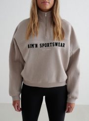 Damska bluza dresowa z półzamkiem, drapana, luźna Varsity ciemna glina. Brązowe bluzy bez kaptura damskie Aim'n, m, z bawełny. Za 339.00 zł.