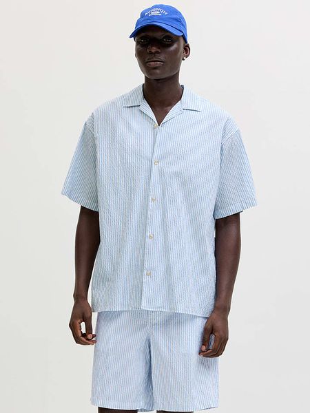 Jack & Jones Koszula "Milo" - Loose fit - w kolorze błękitnym rozmiar: L. Niebieskie koszule męskie Jack & Jones, l, bez wzorów, z bawełny, bez kołnierzyka, bez ramiączek. Za 94.95 zł.