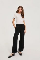 Spodnie z wiskozy czarne. Czarne spodnie materiałowe damskie MOODO, bez wzorów, z wiskozy. Za 119.99 zł.