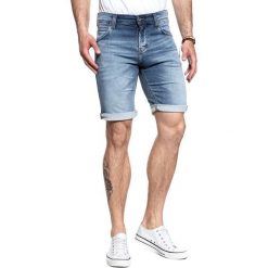 SPODENKI MĘSKIE MUSTANG Chicago Short DENIM BLUE 1007117 5000 313. Niebieskie szorty męskie Mustang, z denimu, bez kołnierzyka. Za 169.99 zł.