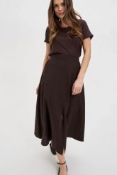 Spódnica z rozcięciem brązowa. Brązowe spódniczki damskie MOODO, l, bez wzorów, z bawełny. Za 129.99 zł.