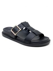 Foreverfolie Klapki w kolorze czarnym rozmiar: 40. Czarne klapki damskie Foreverfolie, bez wzorów, bez obcasa. Za 87.81 zł.