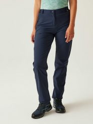 Regatta Spodnie funkcyjne "Travel II" w kolorze granatowym rozmiar: 46. Niebieskie spodnie dresowe damskie Regatta, bez wzorów, z materiału. Za 139.95 zł.