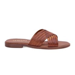 Skórzane Damskie Klapki Lewski Shoes 3682 Camel brązowe. Brązowe klapki damskie bez wzorów, ze skóry, bez obcasa, na płaskiej podeszwie. Za 397.52 zł.