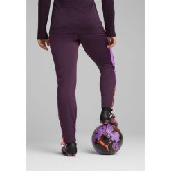 Damskie spodnie piłkarskie IndividualBLAZE PUMA Midnight Plum Purple. Fioletowe spodnie materiałowe damskie Puma, bez wzorów, sportowe. W wyprzedaży za 189.00 zł.