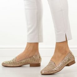 Złote ażurowe półbuty damskie M.Daszyński Sa222-14. Żółte półbuty damskie M.Daszyński, w ażurowe wzory, ze skóry, casualowe, z okrągłym noskiem, bez obcasa, na płaskiej podeszwie. Za 179.00 zł.