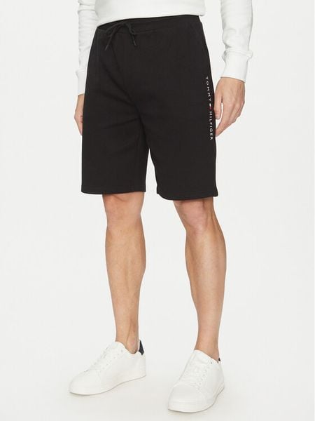 Tommy Hilfiger Szorty sportowe UM0UM03452 Czarny Regular Fit. Czarne szorty męskie Tommy Hilfiger, bez wzorów, z bawełny, sportowe. Za 139.99 zł.