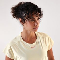 Koszulka do biegania damska Kiprun Run 900 Light. Żółte t-shirty damskie KIPRUN, l, bez wzorów, z elastanu, bez kołnierzyka. Za 149.99 zł.