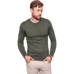 MĘSKI SWETER WRANGLER CREW KNIT DUSTY OLIVE W85672P45 112132246. Zielone swetry męskie Wrangler, m, bez wzorów, bez kołnierzyka. W wyprzedaży za 69.99 zł.