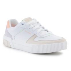 Buty Skechers Jade - Stylish Type 185092-WMLT białe. Białe buty sportowe na co dzień damskie bez wzorów, trekkingowe. Za 517.53 zł.