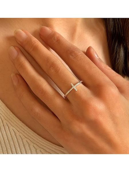 DI GIORGIO Srebrny pierścionek z cyrkoniami rozmiar: 56. Szare pierścionki damskie DI GIORGIO, z cyrkonią, srebrne. Za 179.80 zł.