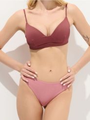 Dół od bikini - różowy. Czerwone bikini damskie Sinsay, bez wzorów. W wyprzedaży za 7.99 zł.
