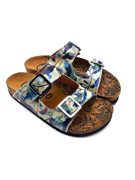 Calceo Klapki w kolorze niebieskim ze wzorem rozmiar: 38. Niebieskie klapki damskie Calceo, bez wzorów, z materiału, bez obcasa. Za 130.99 zł.