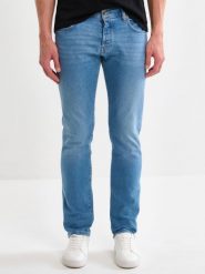 Jeansy męskie z prostą nogawką niebieskie Ronald 207. Niebieskie jeansy męskie Big Star. Za 299.99 zł.