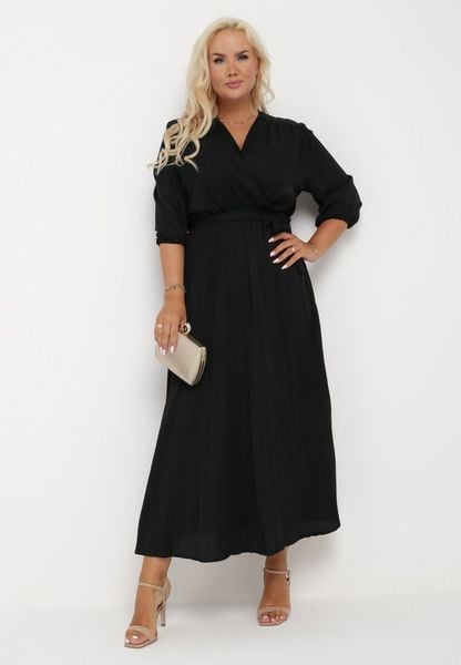Czarna Plisowana Sukienka Maxi z Kopertowym Dekoltem i Wiązaniem w Talii Lariah. Czarne sukienki damskie Born2be, l, bez wzorów, wizytowe, bez kołnierzyka, plus size, bez ramiączek, maxi, kopertowe. Za 79.99 zł.