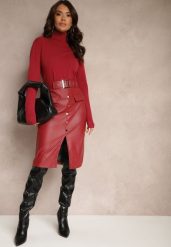 Czerwona Spódnica Ołówkowa High Waist z Imitacji Skóry Ozdobiona Paskiem Norinka. Czerwone spódniczki damskie Renee, l, z aplikacjami, ze skóry, biznesowe, z podwyższonym stanem, midi, ołówkowe. Za 99.99 zł.