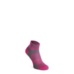 Skarpety do biegania damskie Bridgedale Ultralight T2 Merino Sport Low. Czerwone skarpetki damskie Bridgedale, bez wzorów. Za 92.39 zł.