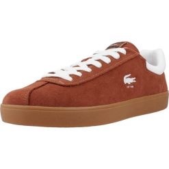 Tenisówki Lacoste Model Baseshot Kolor Brązowy. Brązowe trampki i tenisówki męskie Lacoste, bez wzorów, ze skóry, bez zapięcia. W wyprzedaży za 399.00 zł.