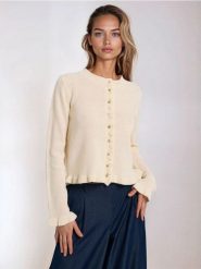 Sweter z ozdobnymi guzikami - kremowy. Białe swetry klasyczne damskie Sinsay, l, bez kołnierzyka. Za 59.99 zł.