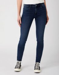 DAMSKIE SPODNIE JEANSOWE WRANGLER SKINNY BLUE INK W28K4535F 112141281. Niebieskie spodnie materiałowe damskie Wrangler, bez wzorów, z jeansu. Za 199.99 zł.