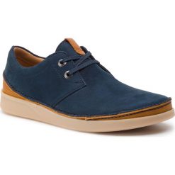Półbuty CLARKS - Oakland Lace 261390417 Navy Nubuck. Niebieskie półbuty męskie Clarks, z materiału, bez zapięcia. W wyprzedaży za 269.00 zł.
