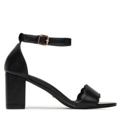 Sandały DeeZee. Czarne sandały damskie DeeZee, bez wzorów, bez obcasa, na słupku. Za 119.99 zł.