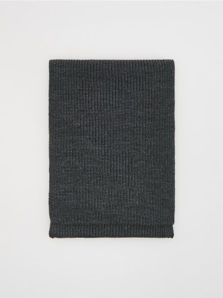 Dzianinowy szalik - ciemnoszary. Szare szaliki męskie Reserved, bez wzorów, z dzianiny. Za 99.99 zł.