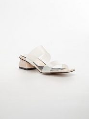 Fnuun Shoes Klapki w kolorze kremowym rozmiar: 38. Brązowe klapki damskie Fnuun Shoes, bez wzorów, bez obcasa. Za 52.30 zł.