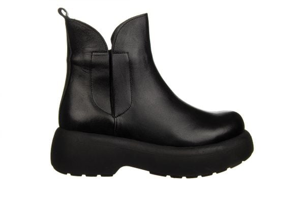 Botki Bayla-161 084 602 011 Black 161590, Czarny, Skóra naturalna - 39. Czarne botki damskie Bayla, na zimę, z gumy, eleganckie, z okrągłym noskiem, bez obcasa, na platformie, bez zapięcia. W wyprzedaży za 224.10 zł.