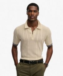 Superdry Krótka koszulka polo z dzianiny 100% bawełna organiczna – Oatmeal Beige. Brązowe koszulki polo męskie Superdry., na lato, xl, bez wzorów, z bawełny, bez ramiączek. Za 267.70 zł.