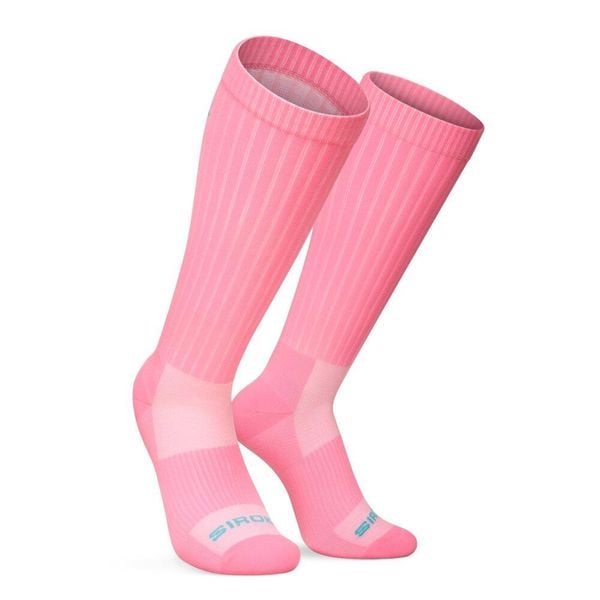 Podkolanówki Boombastic Siroko BBC Jam Pink. Czerwone skarpetki damskie SIROKO, bez wzorów, z elastanu. Za 51.20 zł.