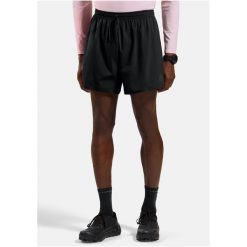 Spodenki męskie Odlo Short ZEROWEIGHT 5 INCH. Czarne szorty męskie Odlo, bez wzorów, z tkaniny. Za 269.99 zł.