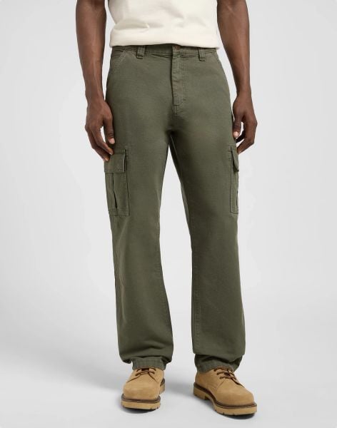 MESKIE SPODNIE LEE CARGO PANT OAK MOSS 112370611. Zielone spodnie materiałowe męskie Lee, bez wzorów, z materiału. Za 219.99 zł.